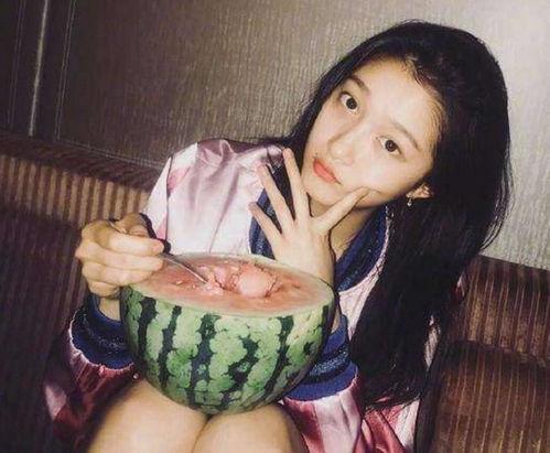 黑科吃瓜女,吃瓜女生的校园奇遇记