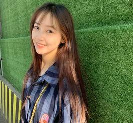 黑料中吃瓜不停的女人,那些热衷于八卦的黑料追踪者