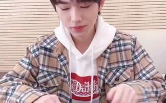 宋亚轩爆料吃瓜视频,娱乐圈幕后吃瓜大揭秘