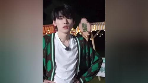 宋亚轩爆料吃瓜视频,娱乐圈幕后吃瓜大揭秘