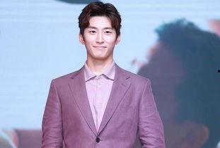 窦骁吃黑瓜完整,挑战味蕾极限的味觉盛宴